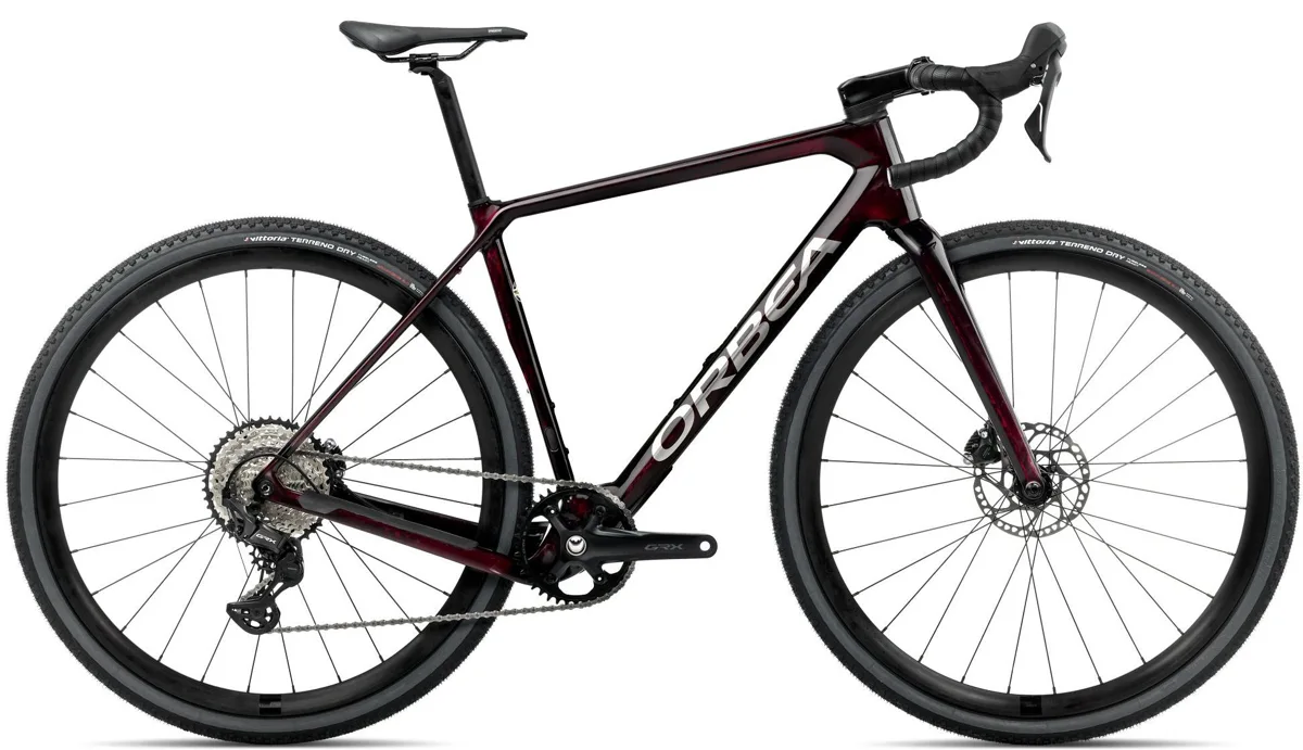 Orbea Terra M30 Team 1X — Wine Red Carbon View (Gloss), maat XXL