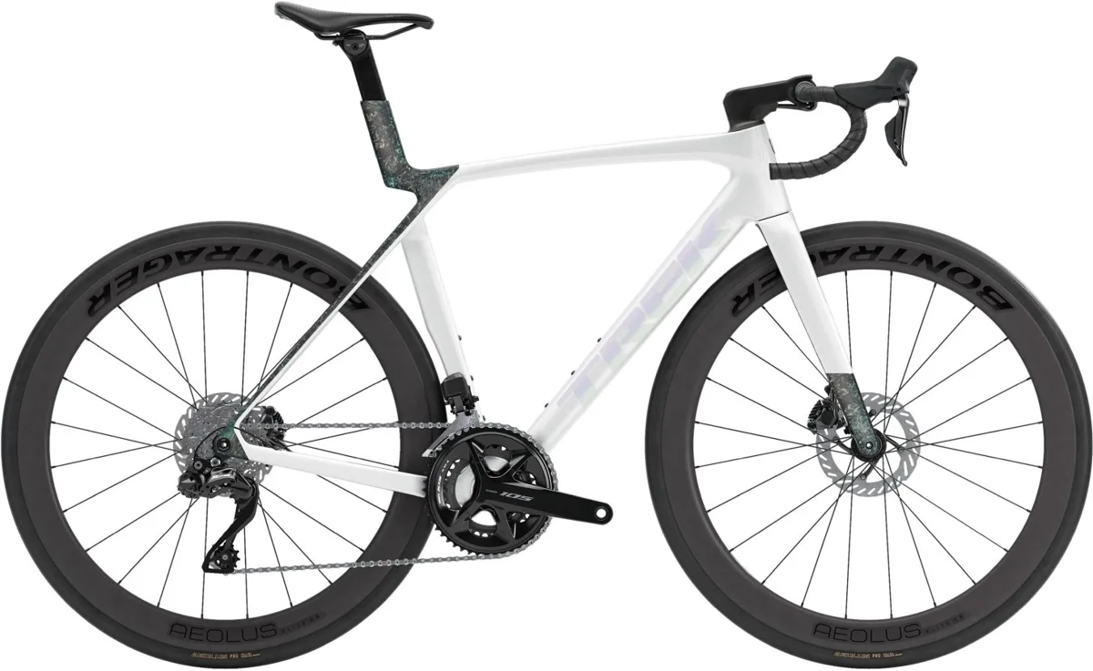 Trek Madone SL 6 Gen 8 — Gloss Crystal White/Matte Deep Smoke, maat ML