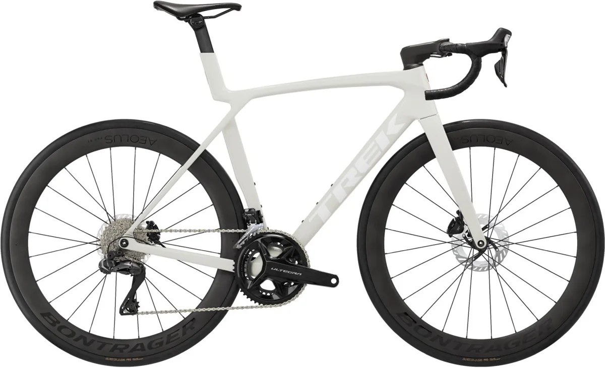 Trek Madone SL 7 Gen 8 — Era White, maat ML